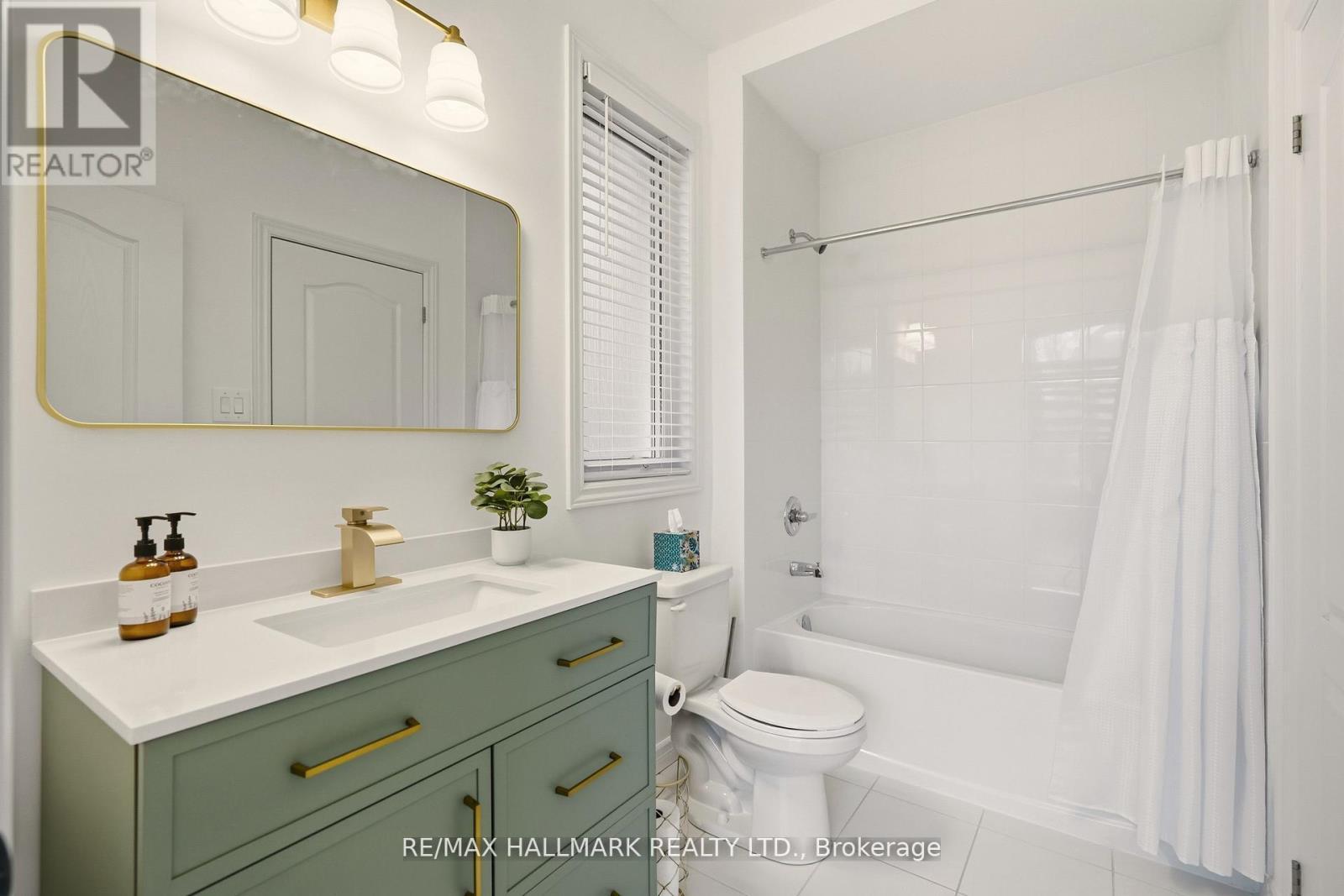 18 Mclean Avenue, Collingwood, ON - Indoor Photo Showing Bathroom