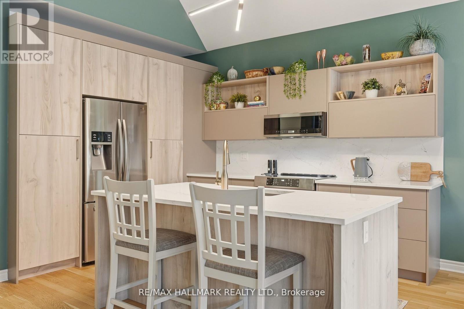 18 Mclean Avenue, Collingwood, ON - Indoor Photo Showing Kitchen
