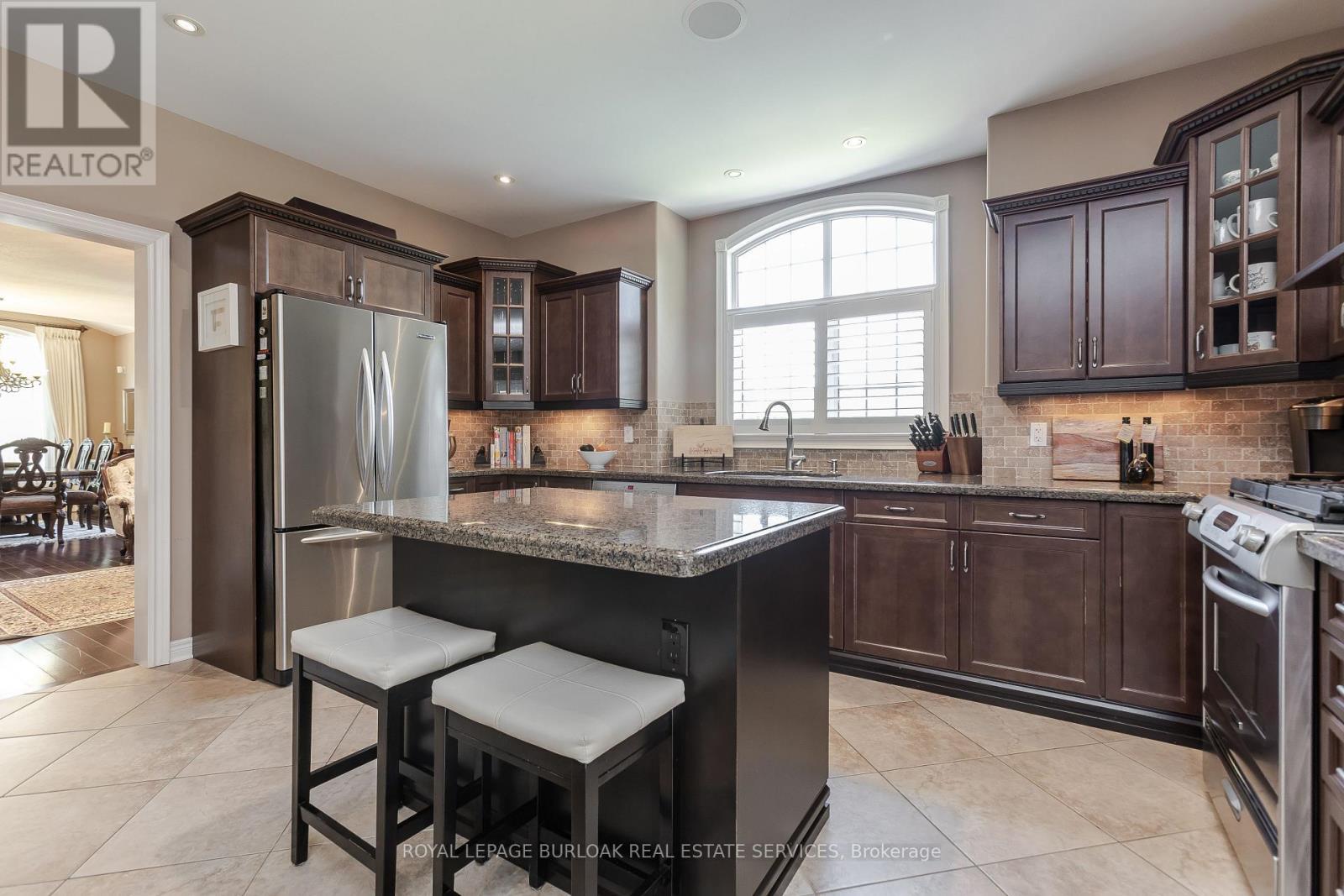 264 Dorchester Drive, Grimsby, ON - Indoor Photo Showing Kitchen With Stainless Steel Kitchen With Upgraded Kitchen