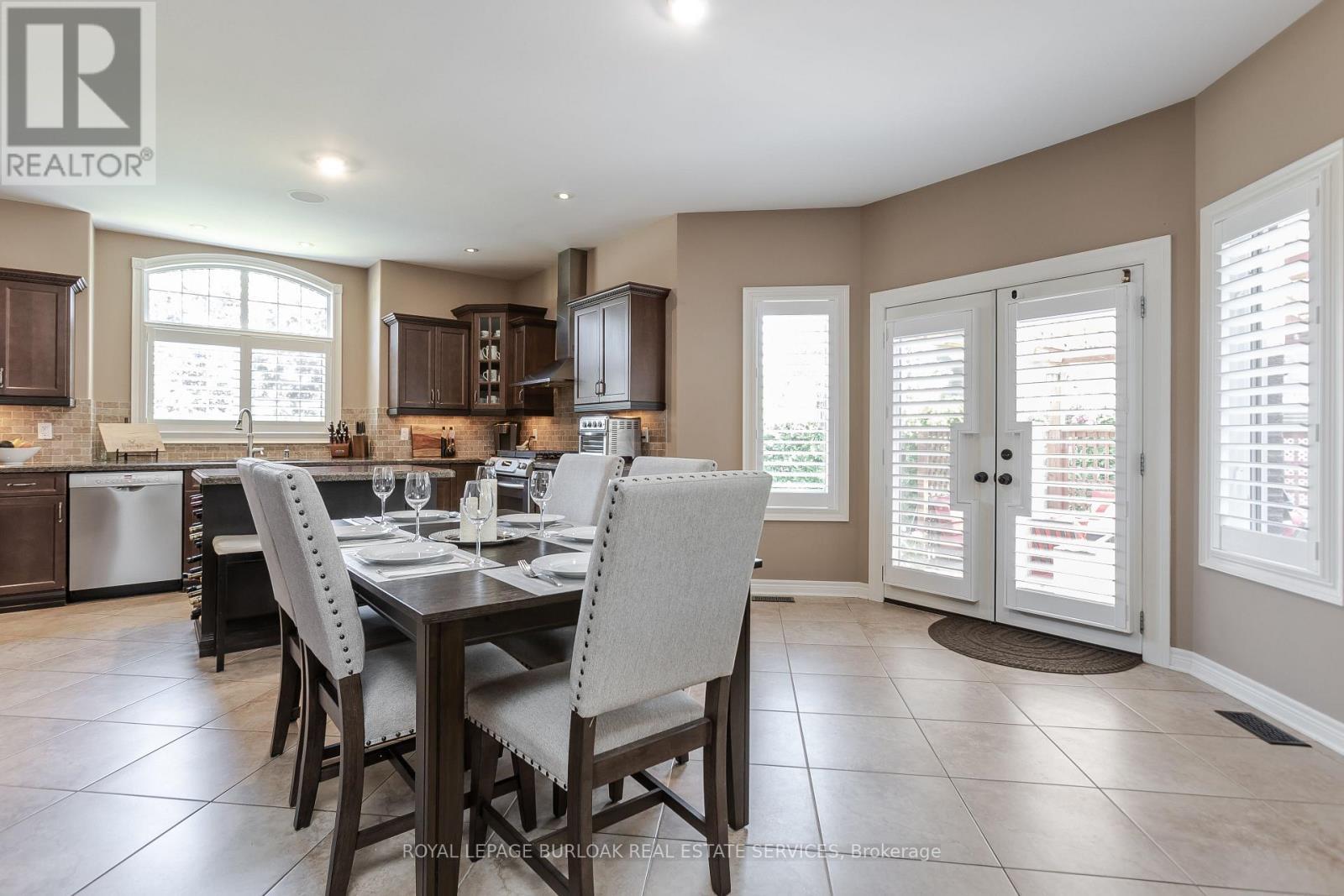 264 Dorchester Drive, Grimsby, ON - Indoor Photo Showing Dining Room