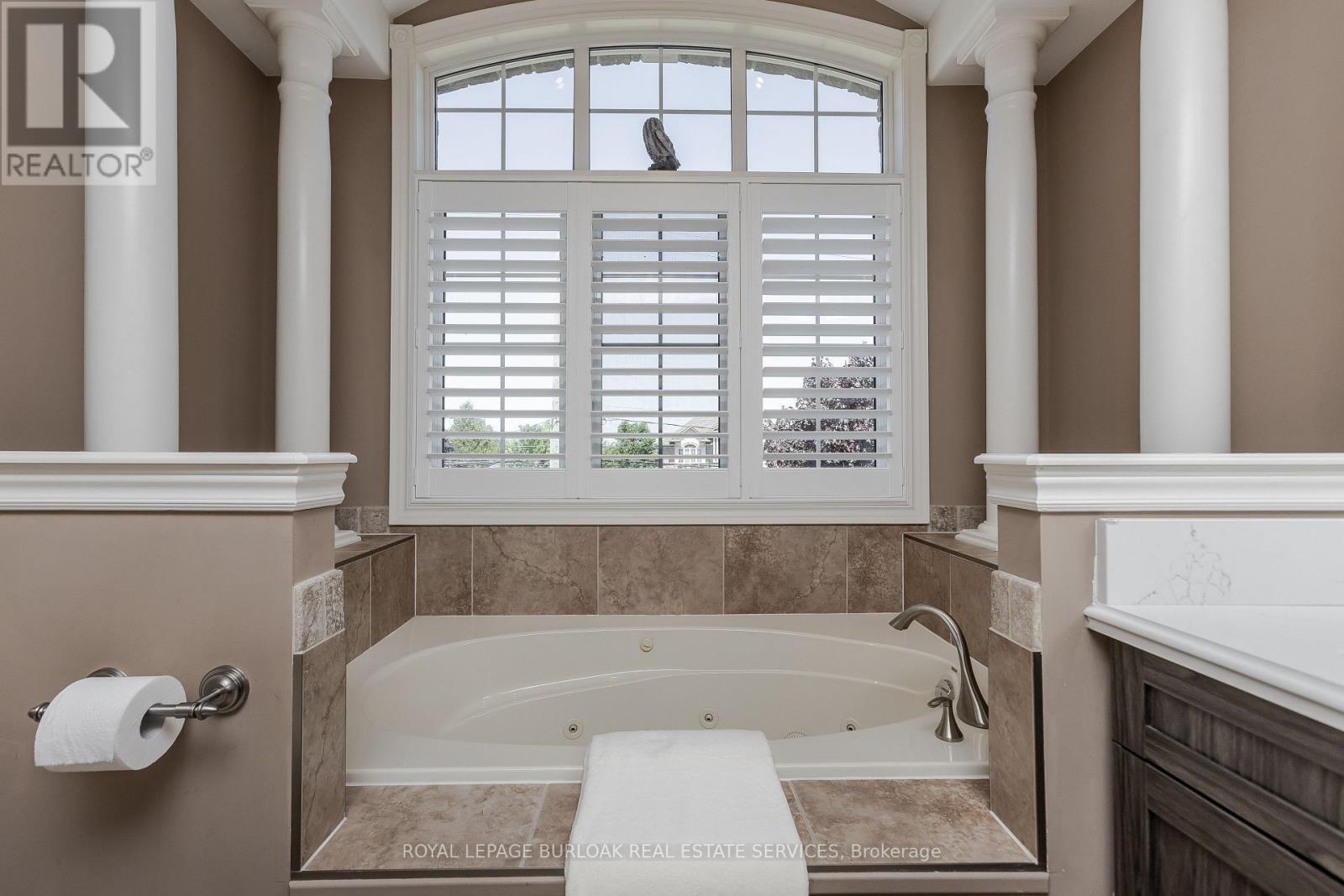 264 Dorchester Drive, Grimsby, ON - Indoor Photo Showing Bathroom