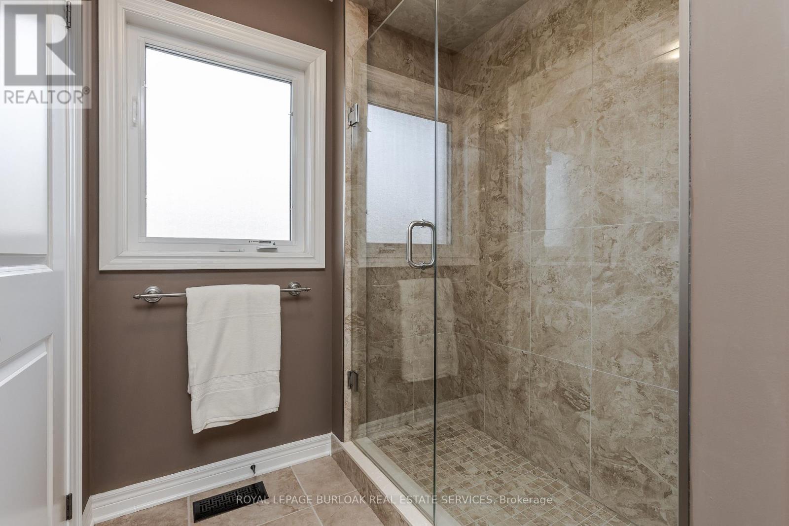 264 Dorchester Drive, Grimsby, ON - Indoor Photo Showing Bathroom