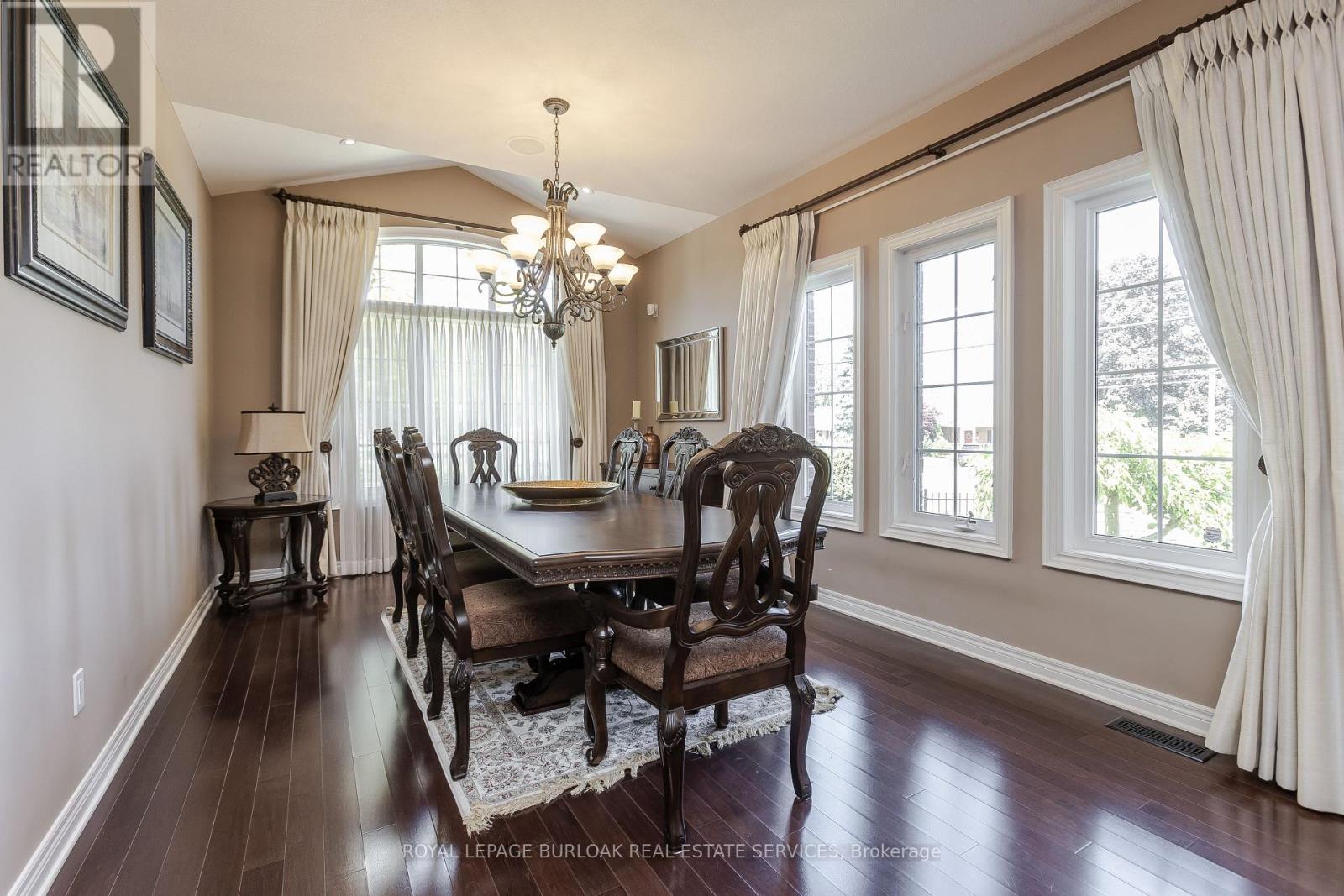 264 Dorchester Drive, Grimsby, ON - Indoor Photo Showing Dining Room