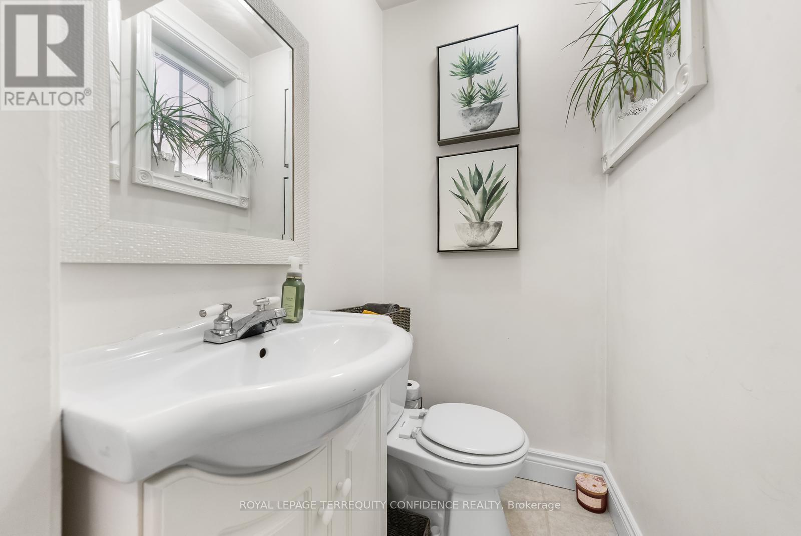 69 Nipigon Avenue, Toronto, ON - Indoor Photo Showing Bathroom