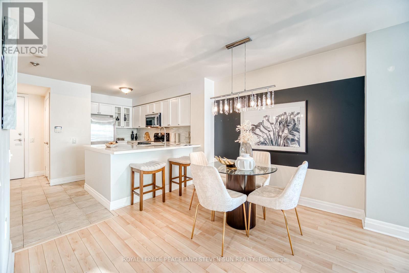 702 - 21 Hillcrest Avenue, Toronto, ON - Indoor