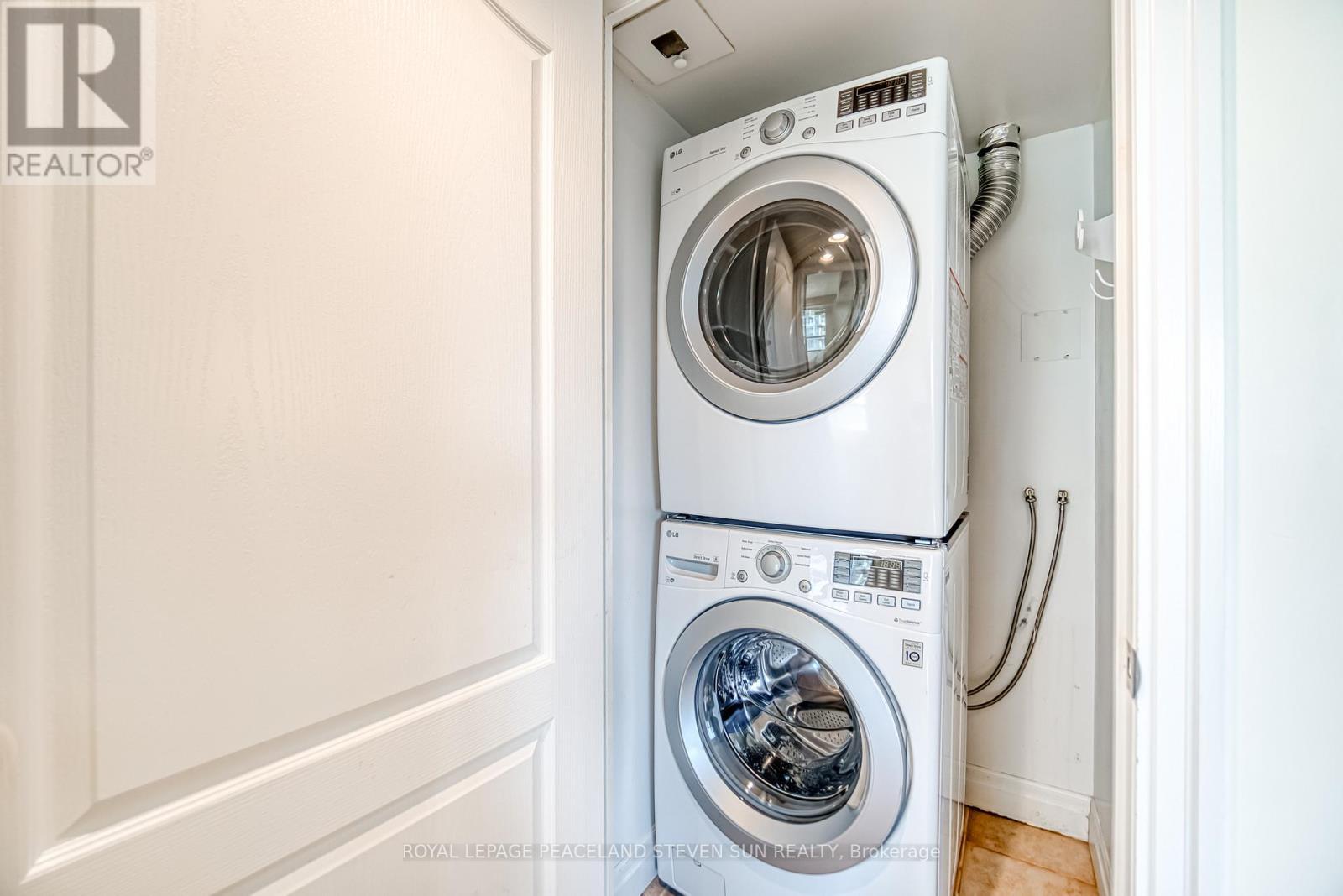 702 - 21 Hillcrest Avenue, Toronto, ON - Indoor Photo Showing Laundry Room