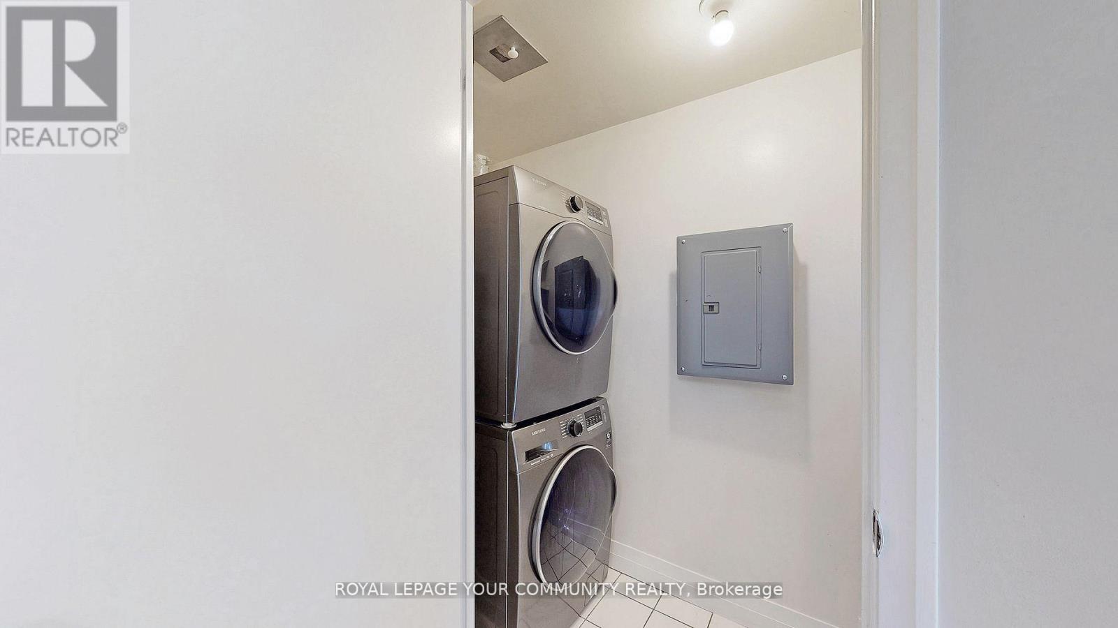 1701 - 21 Carlton Street, Toronto, ON - Indoor Photo Showing Laundry Room