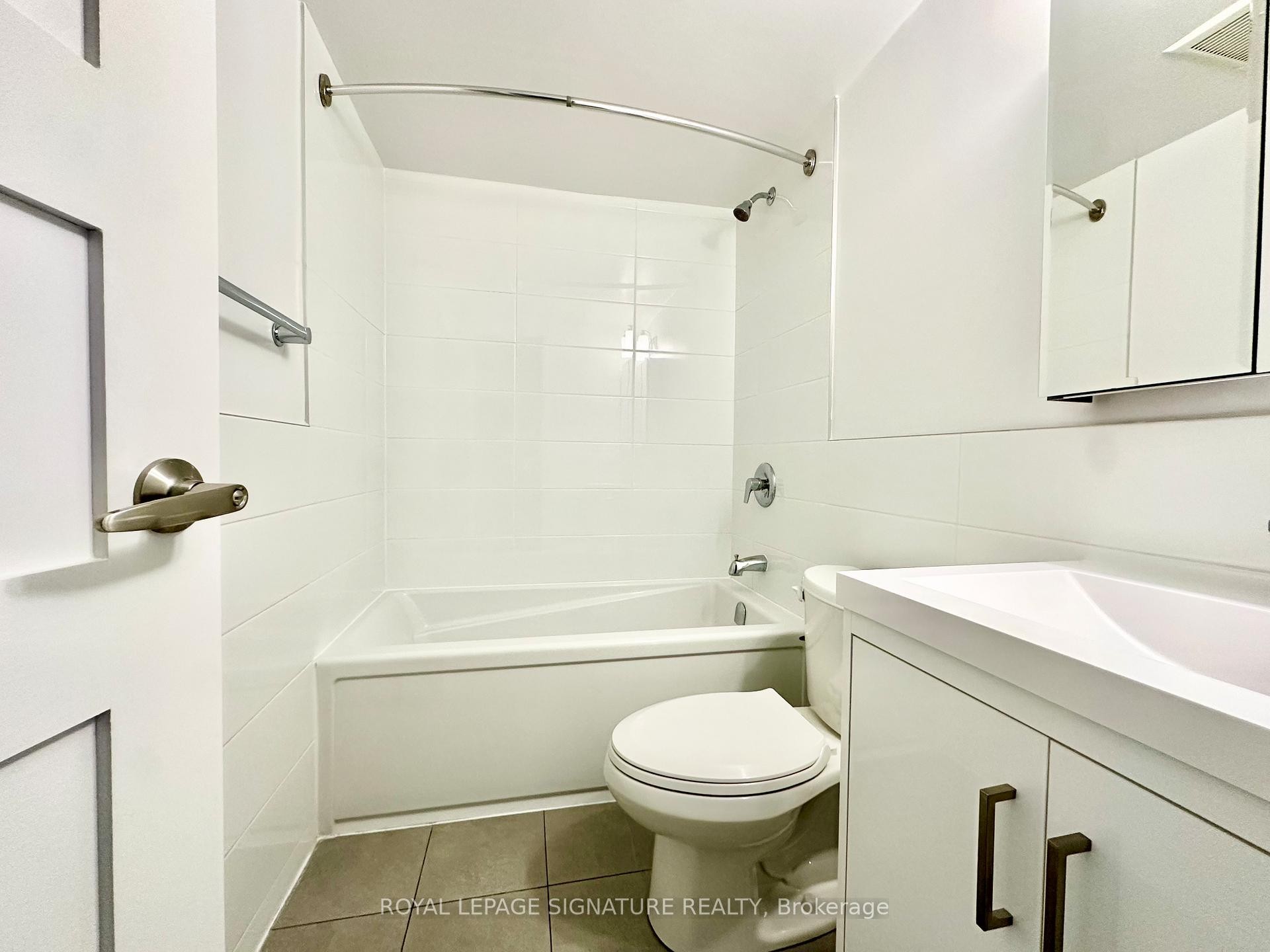 701-33 Isabella Street, Toronto, ON - Indoor Photo Showing Bathroom