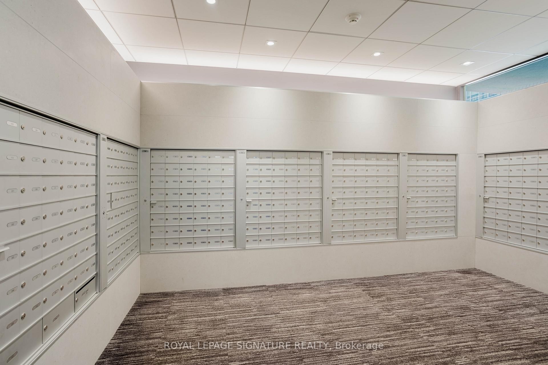 701-33 Isabella Street, Toronto, ON - Indoor Photo Showing Other Room