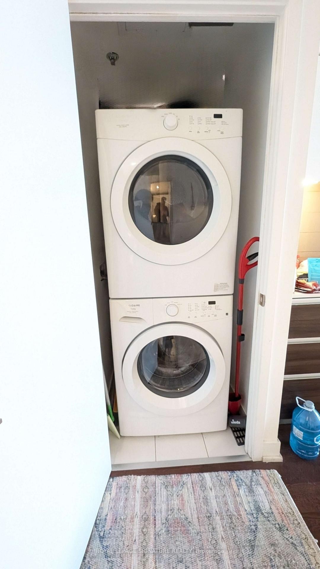 1210-20 Minowan Miikan Lane, Toronto, ON - Indoor Photo Showing Laundry Room