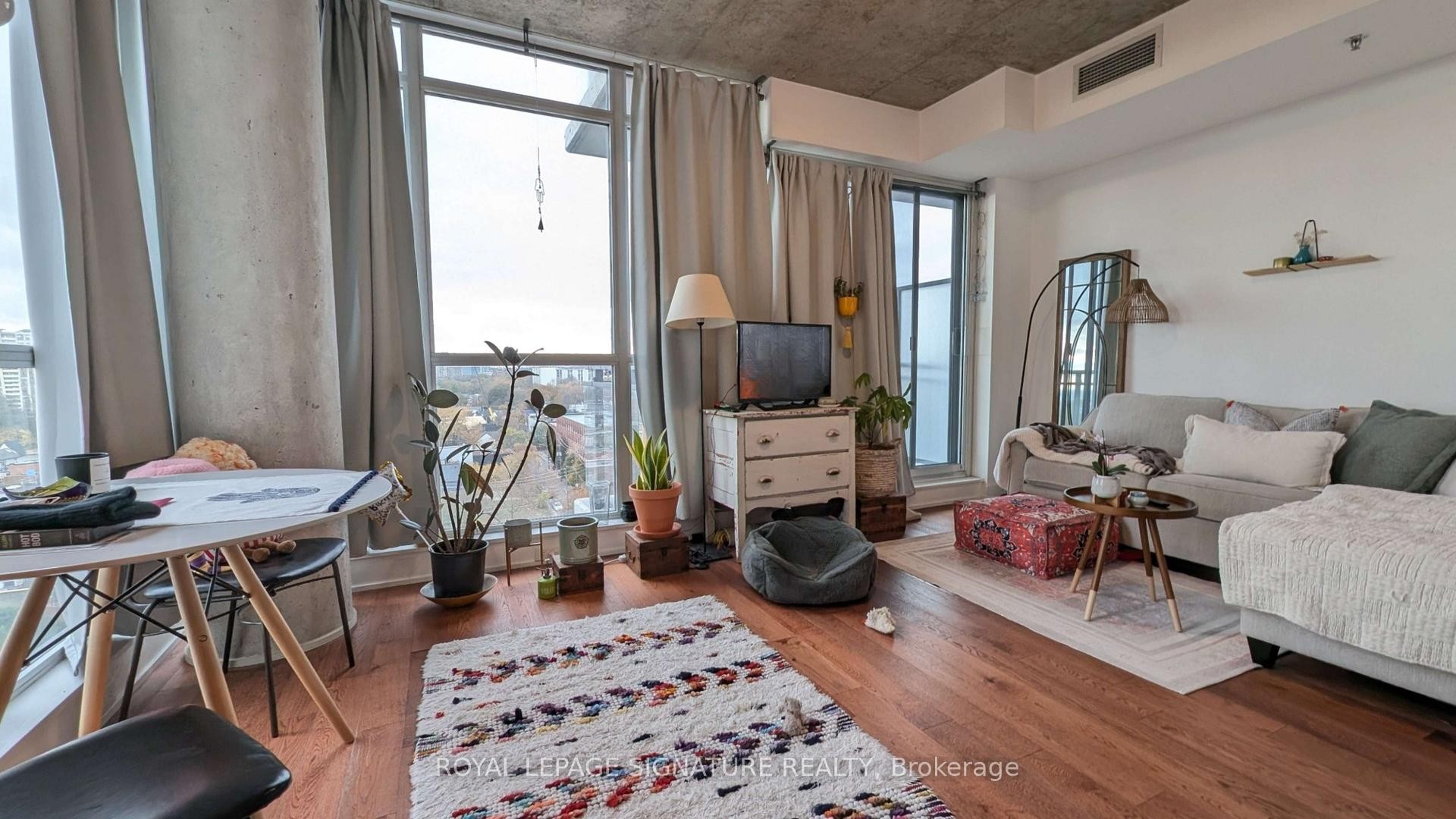 1210-20 Minowan Miikan Lane, Toronto, ON - Indoor Photo Showing Other Room