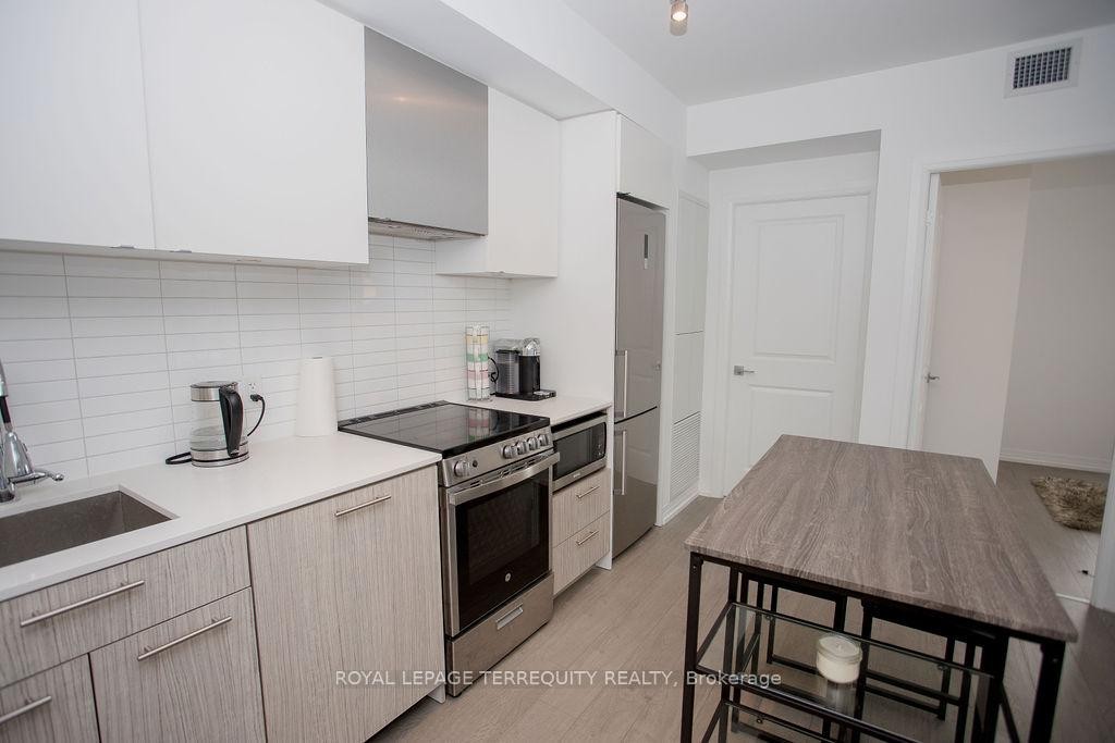 4603-251 Jarvis Street, Toronto, ON - Indoor Photo Showing Kitchen With Upgraded Kitchen