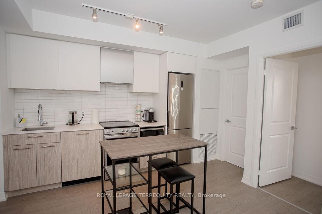 4603-251 Jarvis Street, Toronto, ON - Indoor Photo Showing Kitchen