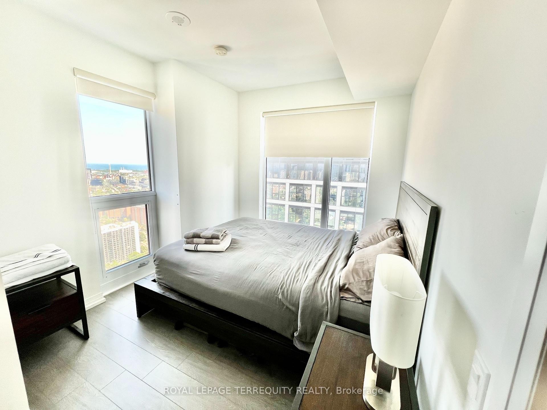 4603-251 Jarvis Street, Toronto, ON - Indoor Photo Showing Bedroom