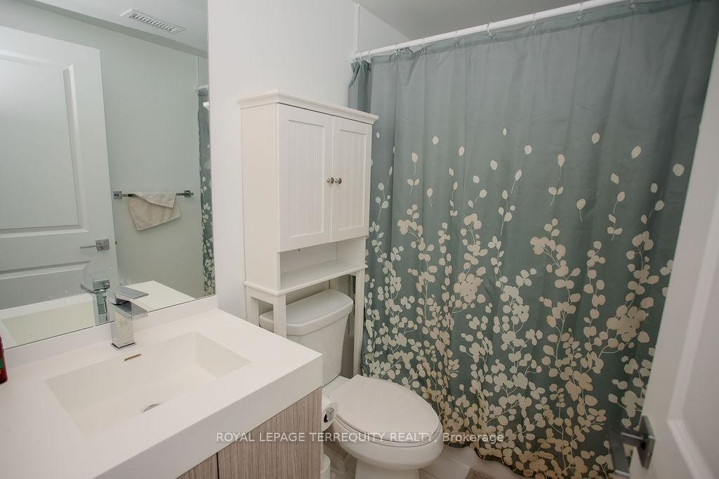 4603-251 Jarvis Street, Toronto, ON - Indoor Photo Showing Bathroom