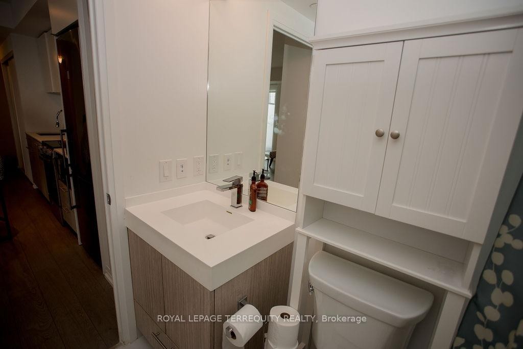 4603-251 Jarvis Street, Toronto, ON - Indoor Photo Showing Bathroom