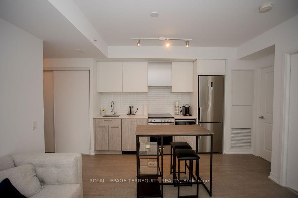 4603-251 Jarvis Street, Toronto, ON - Indoor Photo Showing Kitchen