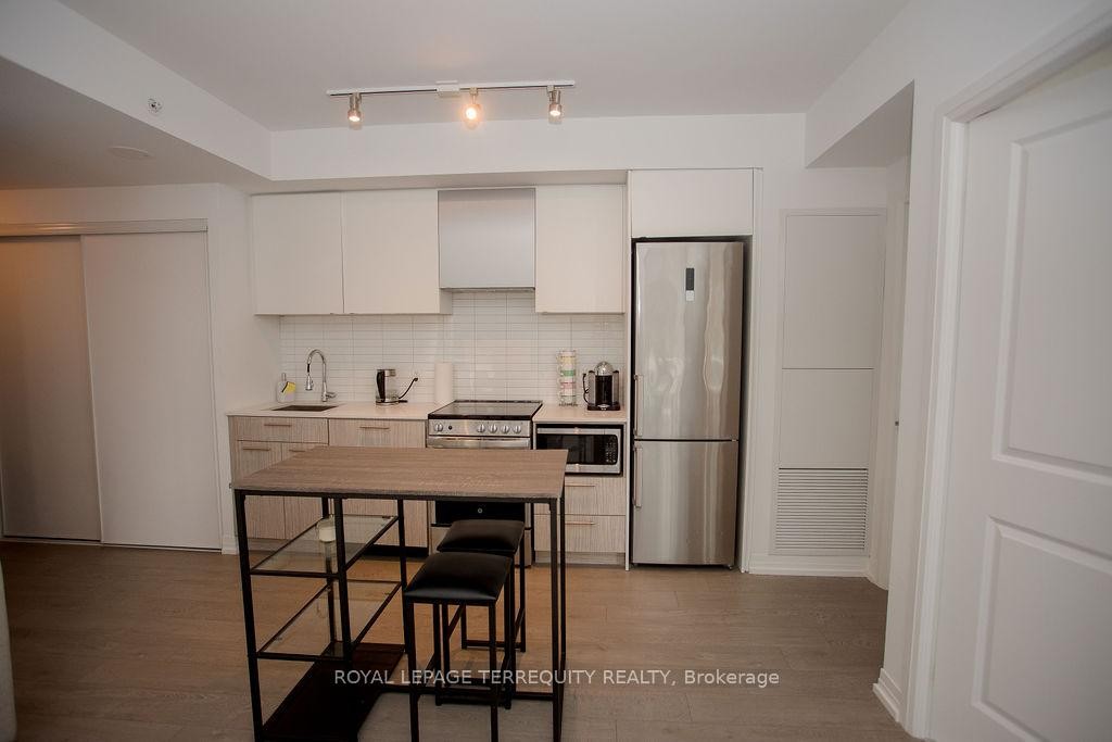 4603-251 Jarvis Street, Toronto, ON - Indoor Photo Showing Kitchen