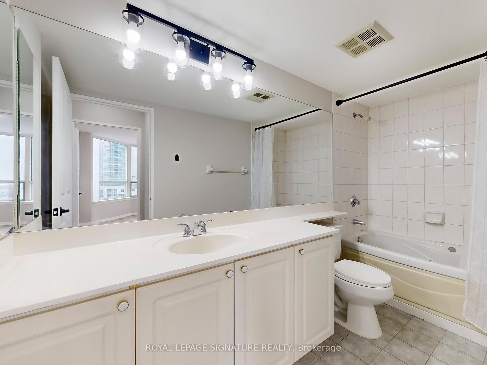 620-88 Corporate Drive, Toronto, ON - Indoor Photo Showing Bathroom
