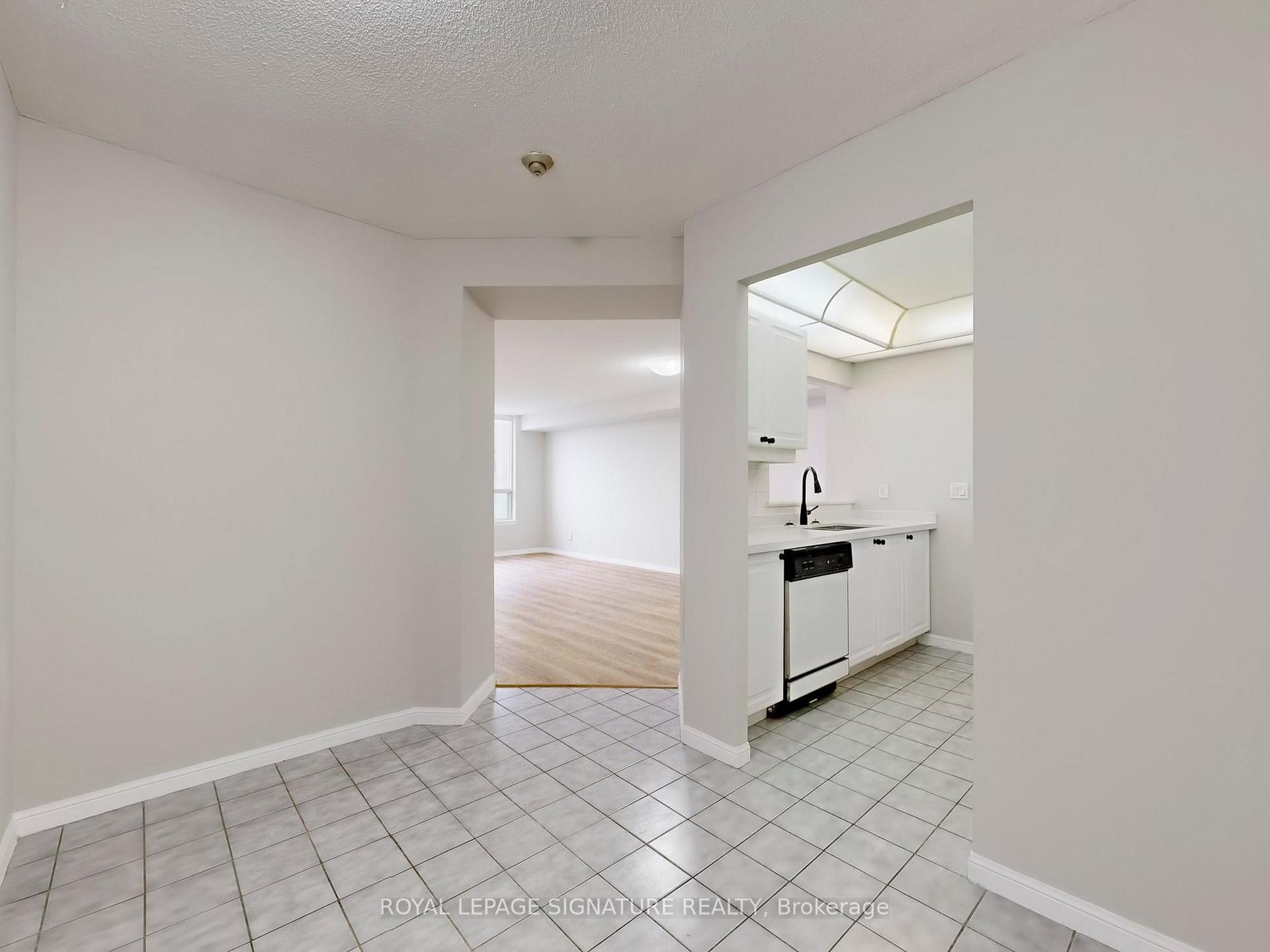 620-88 Corporate Drive, Toronto, ON - Indoor Photo Showing Other Room