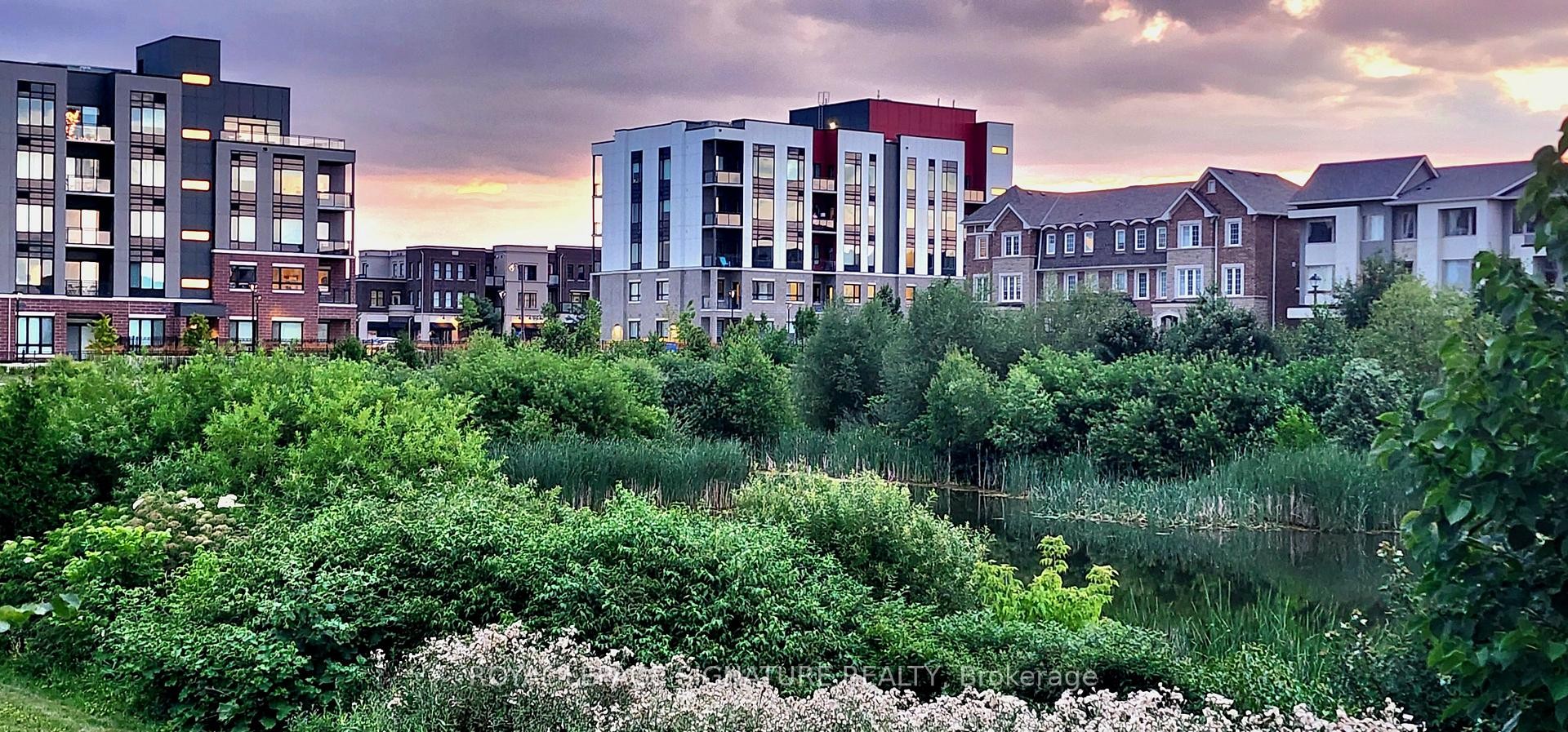 404-3285 Carding Mill Trail, Oakville, ON - Outdoor