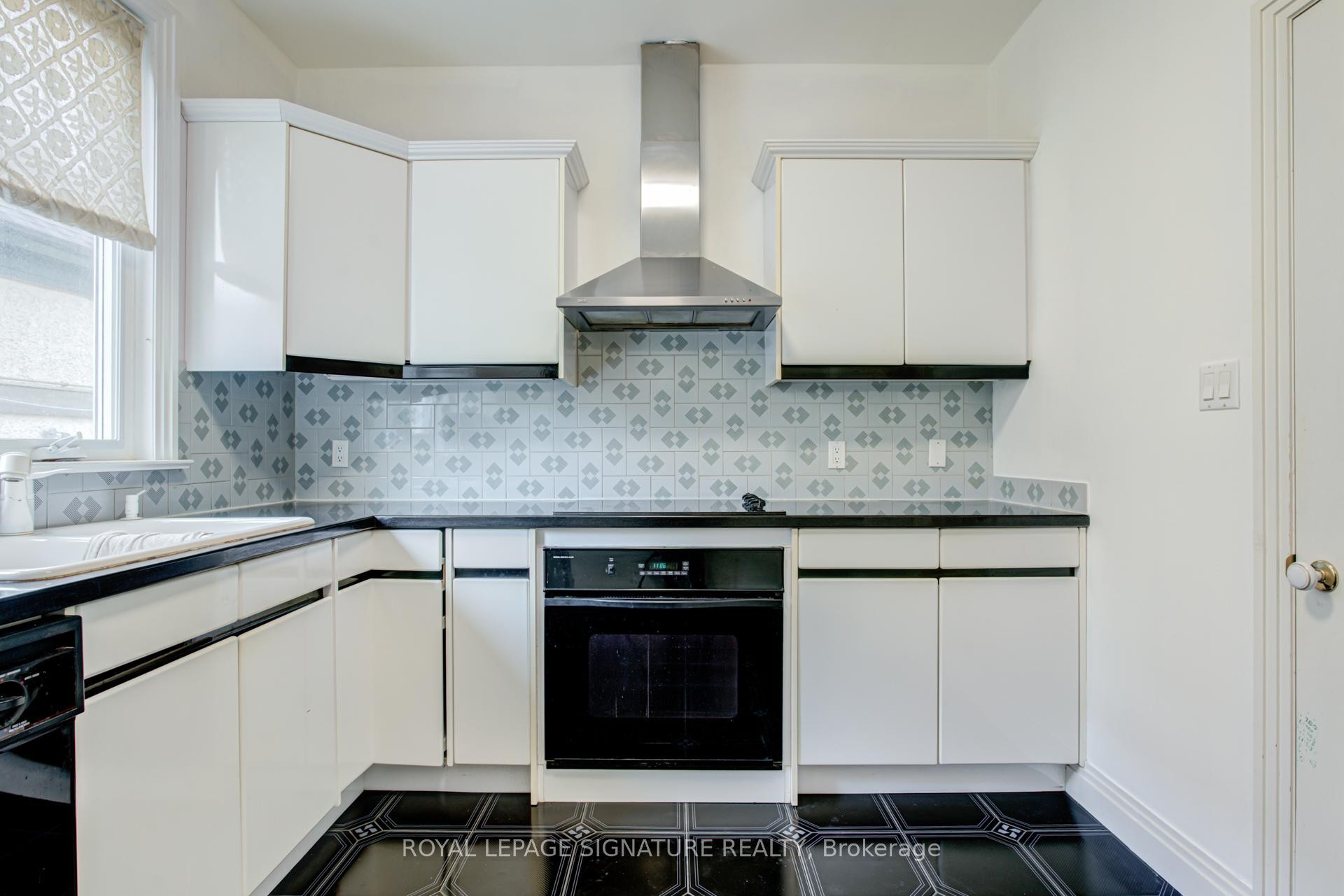 Main-53 Florence Avenue, Toronto, ON - Indoor Photo Showing Kitchen