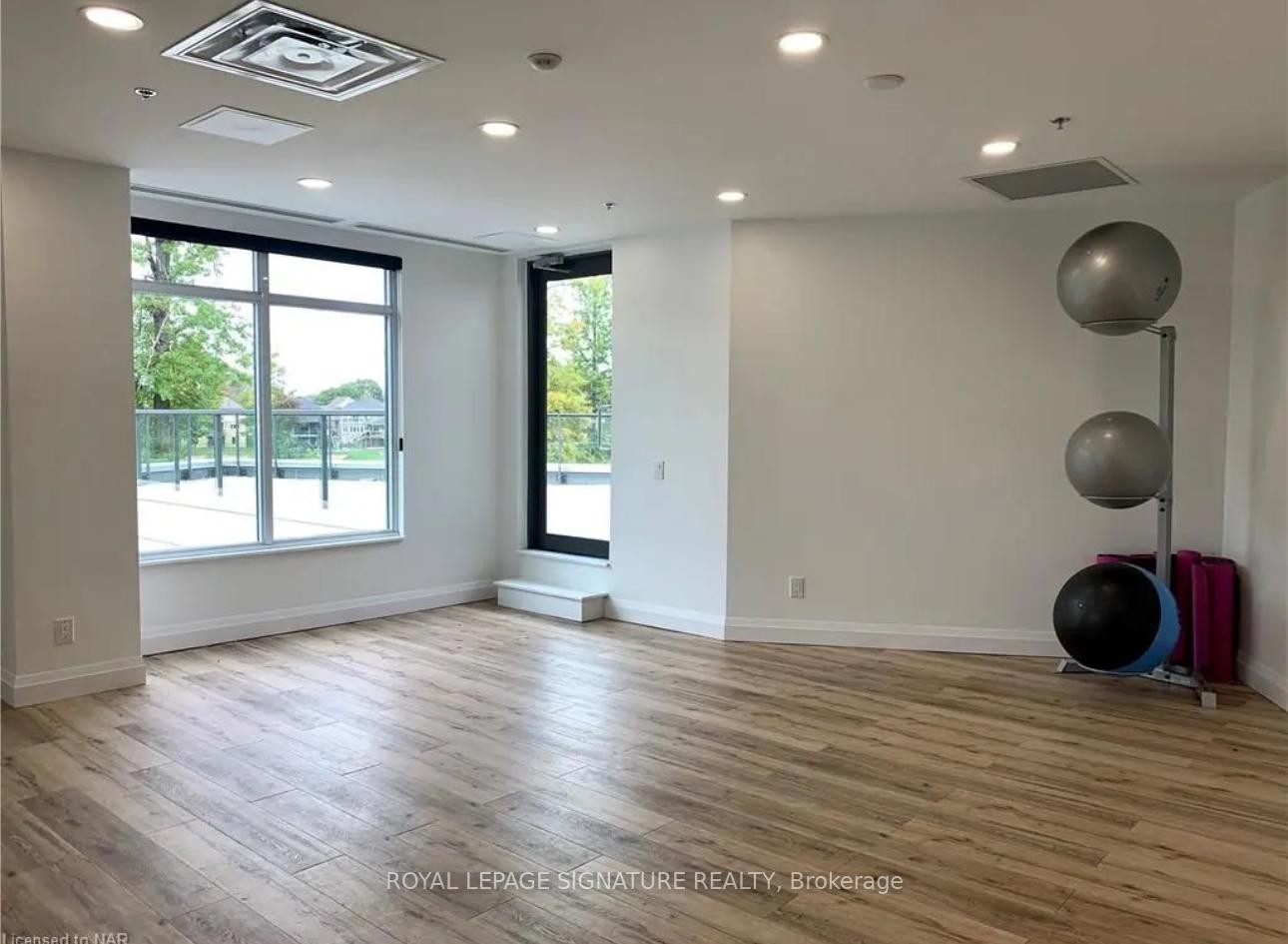 801-7711 Green Visa Gate, Niagara Falls, ON - Indoor Photo Showing Other Room