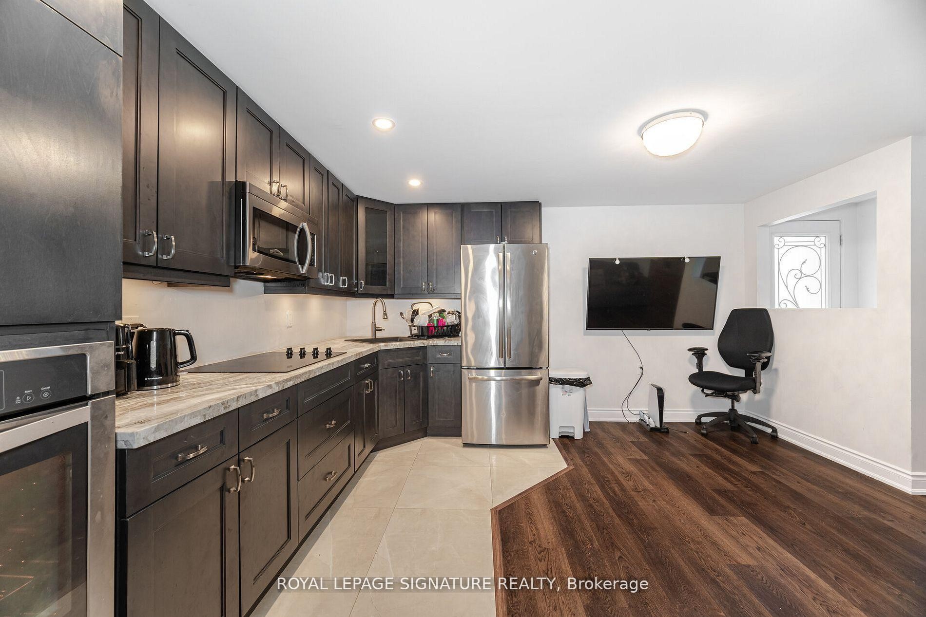 481 Brisdale Drive, Brampton, ON - Indoor Photo Showing Kitchen
