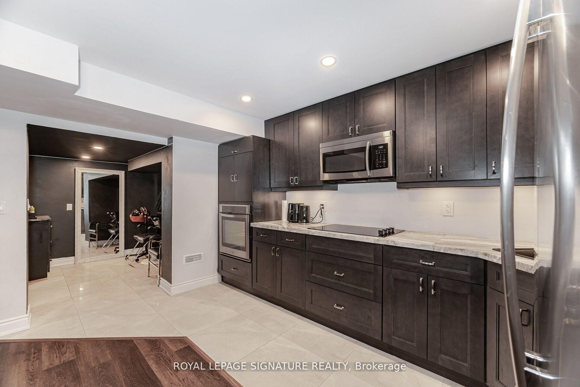 481 Brisdale Drive, Brampton, ON - Indoor Photo Showing Kitchen