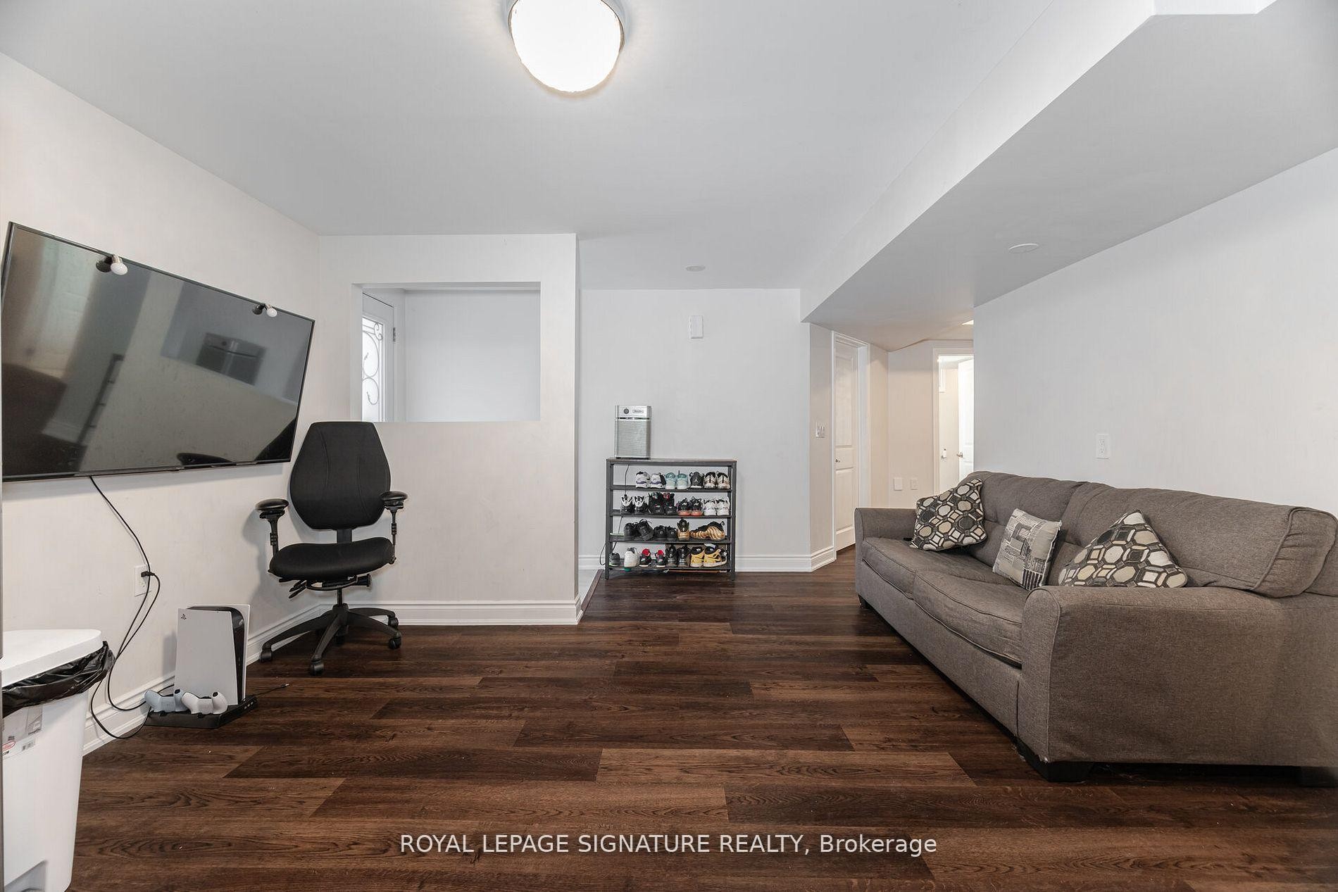 481 Brisdale Drive, Brampton, ON - Indoor Photo Showing Living Room