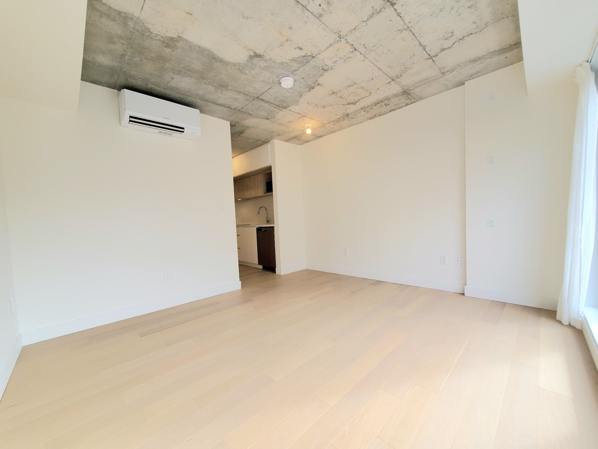 Salon - 403-1 Av. Viger O., Montréal (Ville-Marie), QC - Indoor Photo Showing Other Room