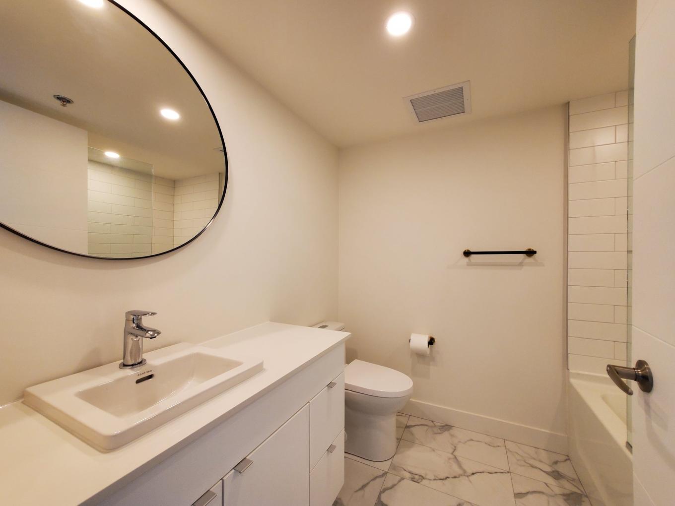 Salle de bains - 403-1 Av. Viger O., Montréal (Ville-Marie), QC - Indoor Photo Showing Bathroom