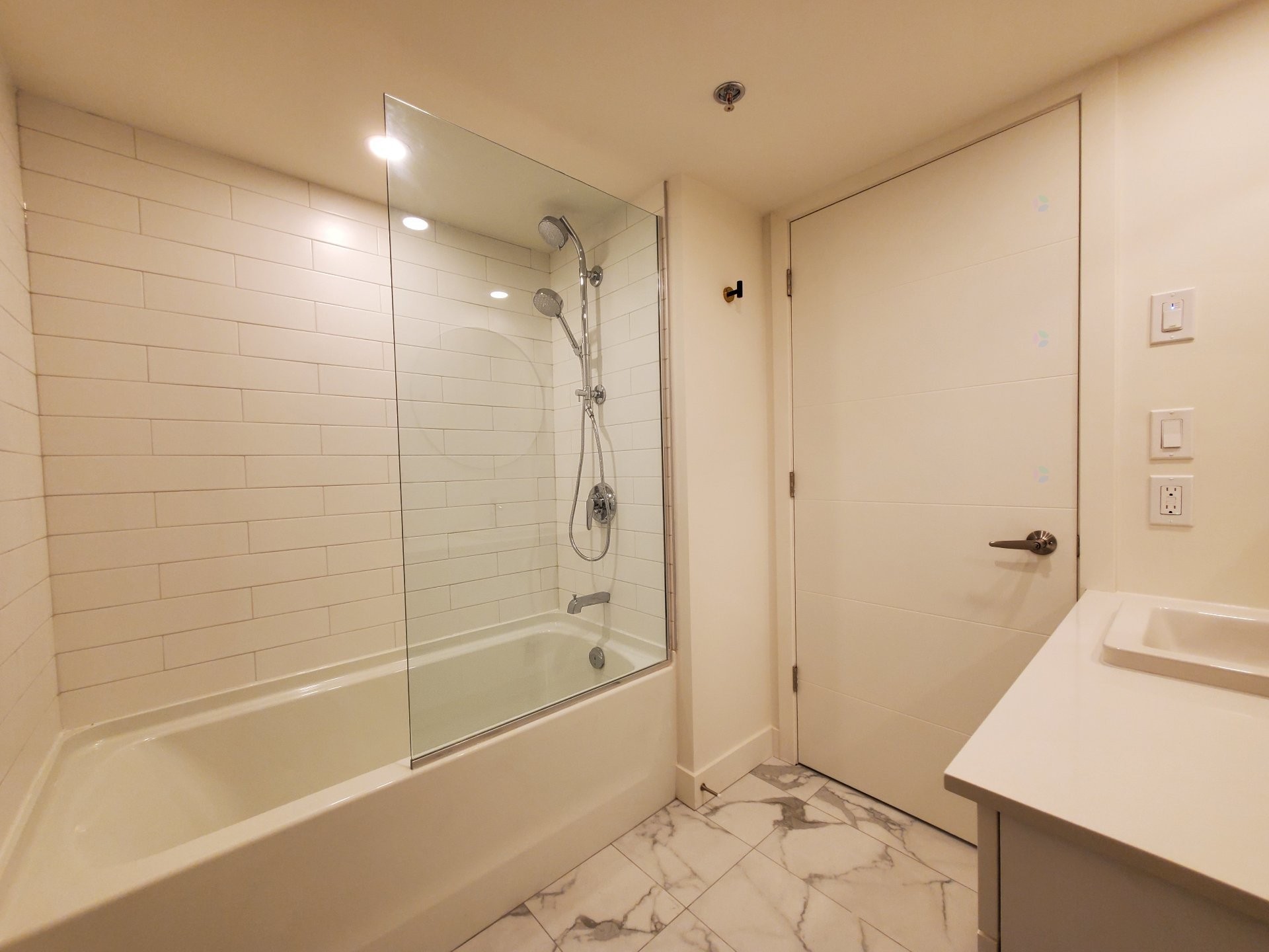 Salle de bains - 403-1 Av. Viger O., Montréal (Ville-Marie), QC - Indoor Photo Showing Bathroom