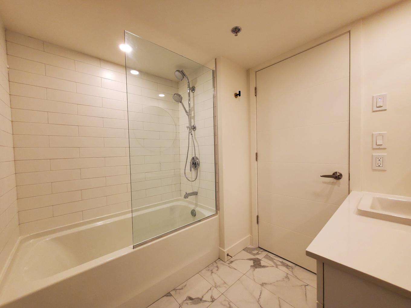 Salle de bains - 403-1 Av. Viger O., Montréal (Ville-Marie), QC - Indoor Photo Showing Bathroom