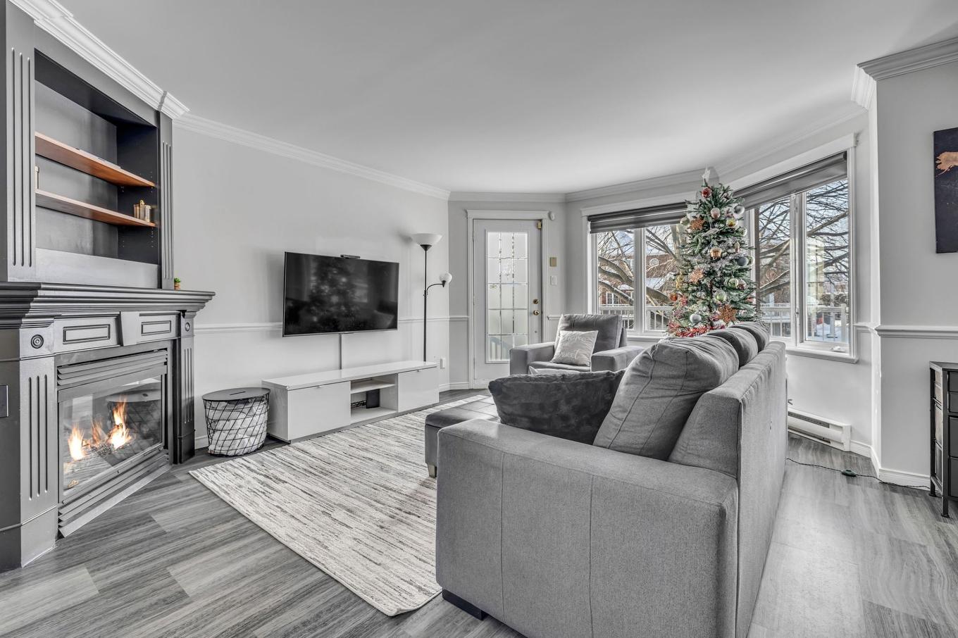 Salon - 1337 Rue Charles-Rodrigue, Lévis (Desjardins), QC - Indoor Photo Showing Living Room With Fireplace