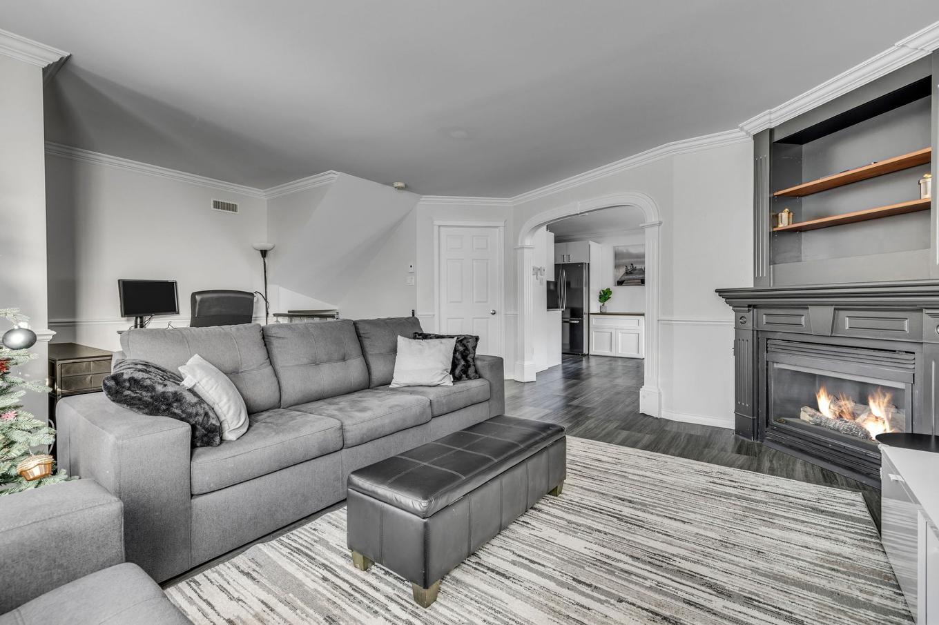 Vue d'ensemble - 1337 Rue Charles-Rodrigue, Lévis (Desjardins), QC - Indoor Photo Showing Living Room With Fireplace