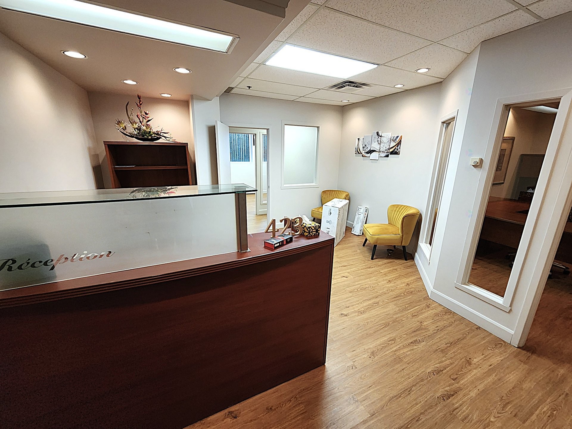 Reception - 230-3221 Aut. Jean-Noël-Lavoie (A-440), Laval (Chomedey), QC - Indoor Photo Showing Other Room