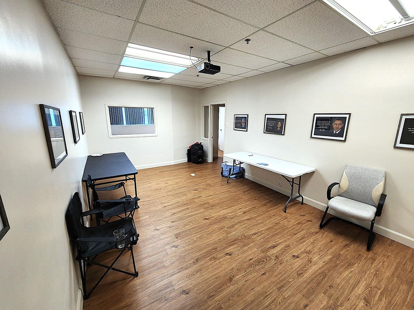 Conference room - 230-3221 Aut. Jean-Noël-Lavoie (A-440), Laval (Chomedey), QC - Indoor