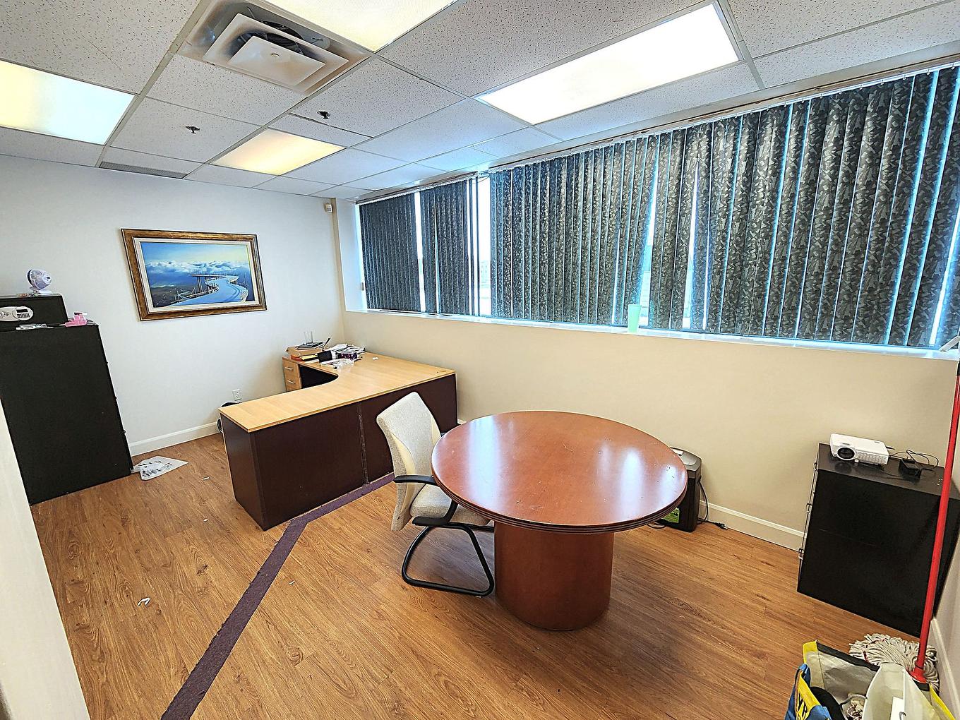 Office - 230-3221 Aut. Jean-Noël-Lavoie (A-440), Laval (Chomedey), QC - Indoor