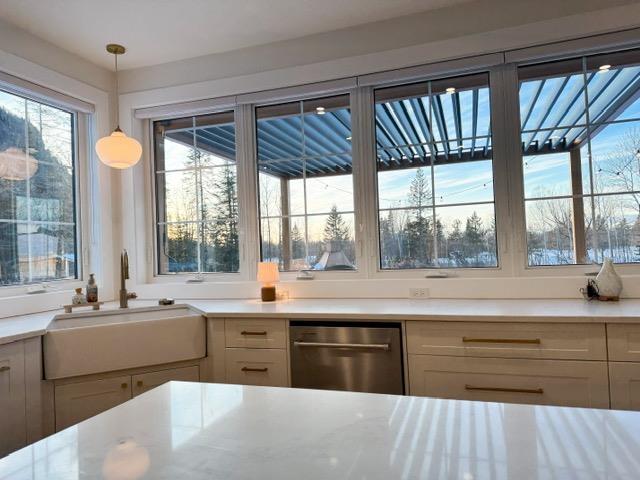 2105 Foothill Drive, Thunder Bay, ON - Indoor Photo Showing Kitchen
