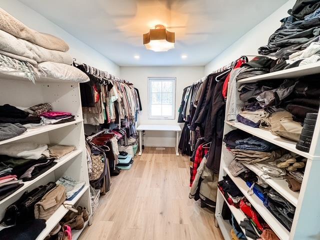 2105 Foothill Drive, Thunder Bay, ON - Indoor With Storage