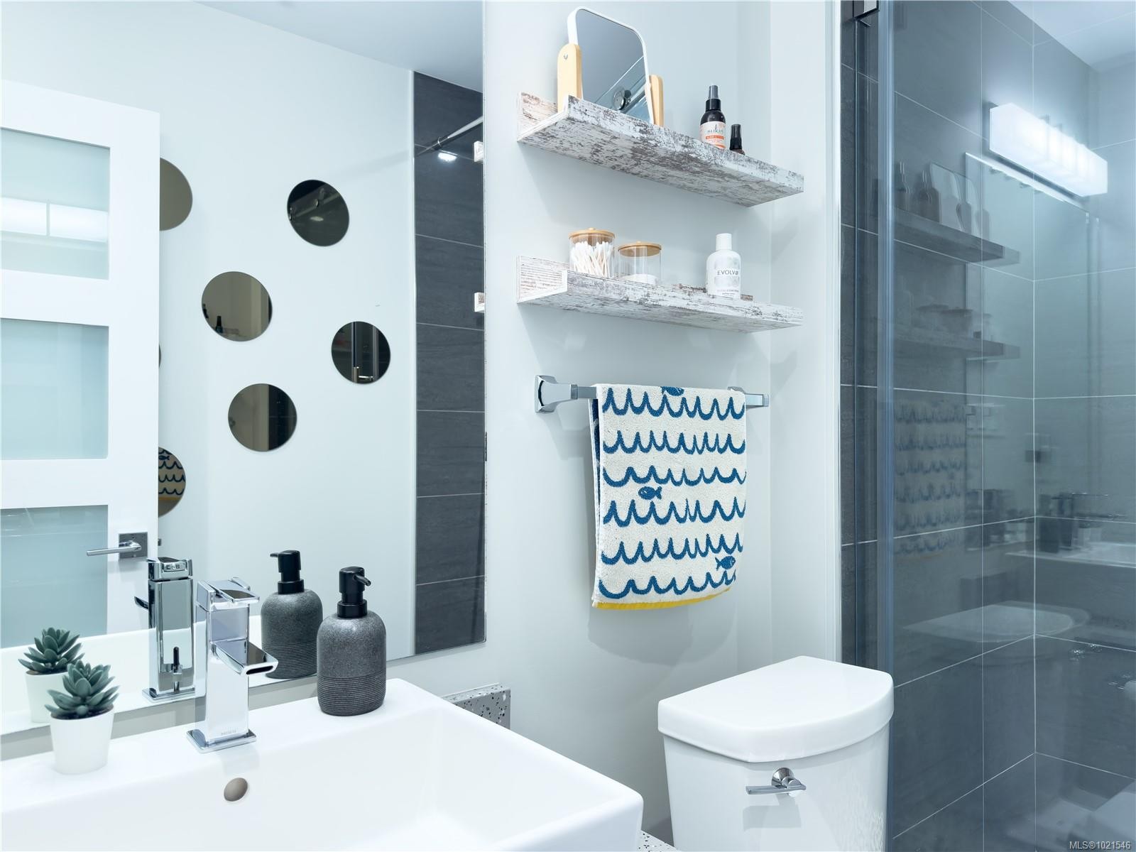 N312-1105 Pandora Ave, Victoria, BC - Indoor Photo Showing Bathroom