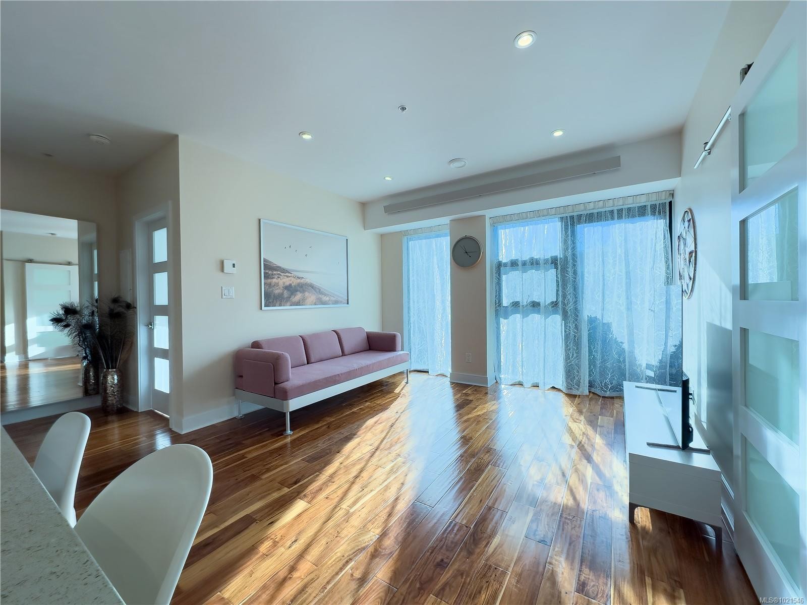 N312-1105 Pandora Ave, Victoria, BC - Indoor Photo Showing Living Room