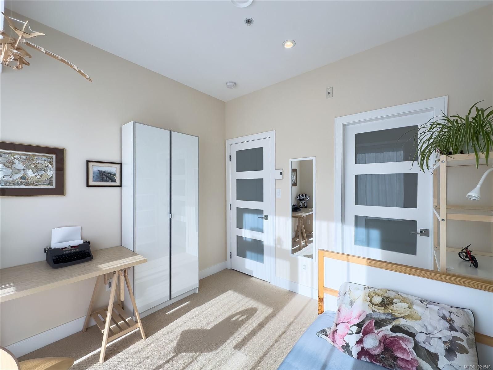 N312-1105 Pandora Ave, Victoria, BC - Indoor