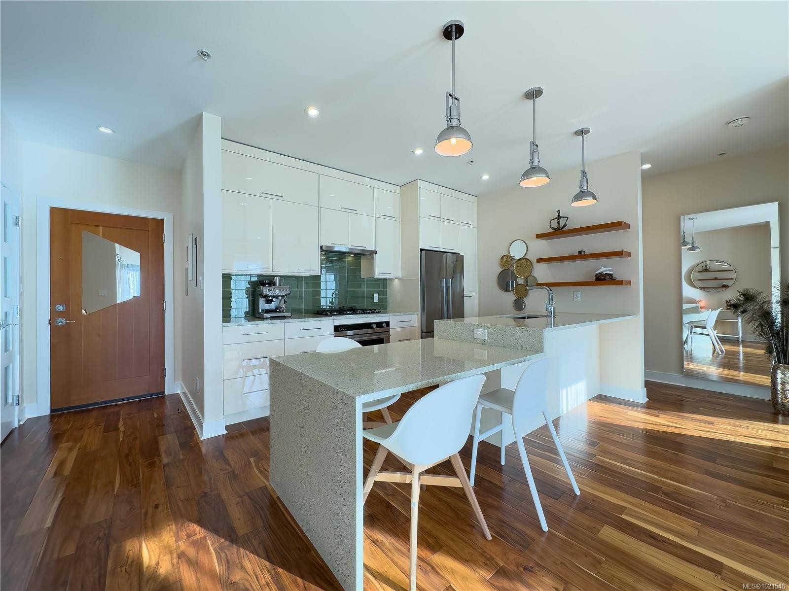 N312-1105 Pandora Ave, Victoria, BC - Indoor