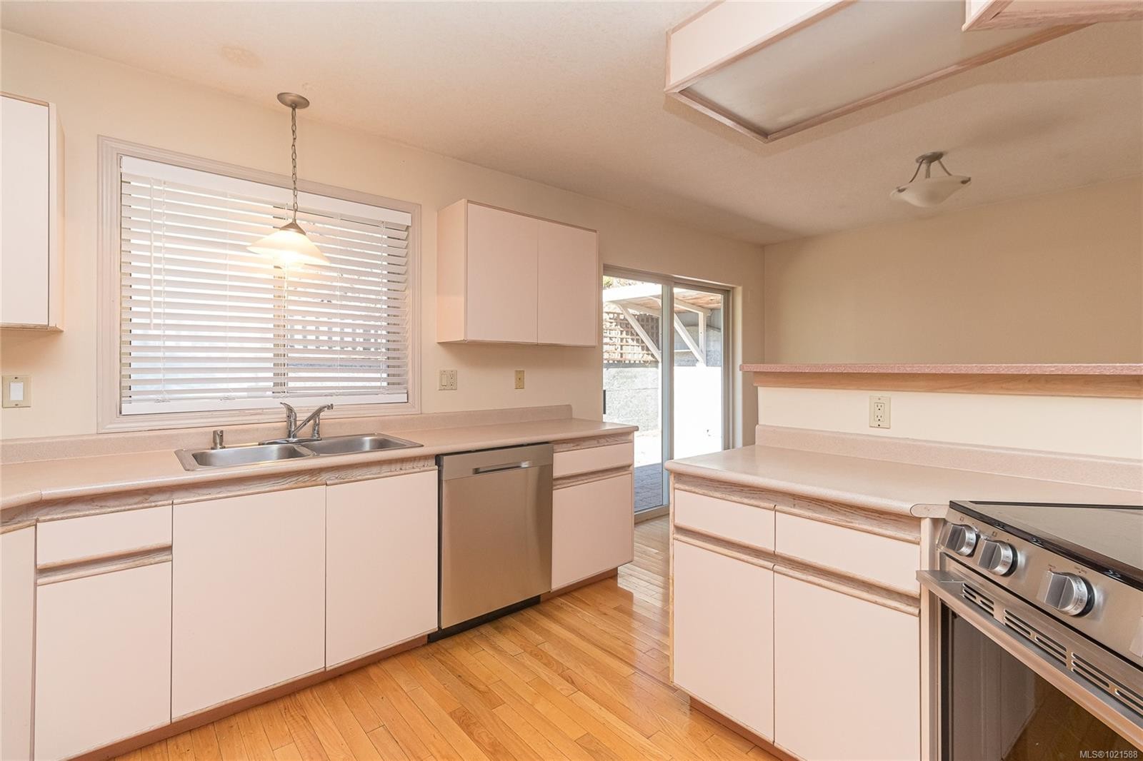 991 Seapearl Pl, Saanich, BC