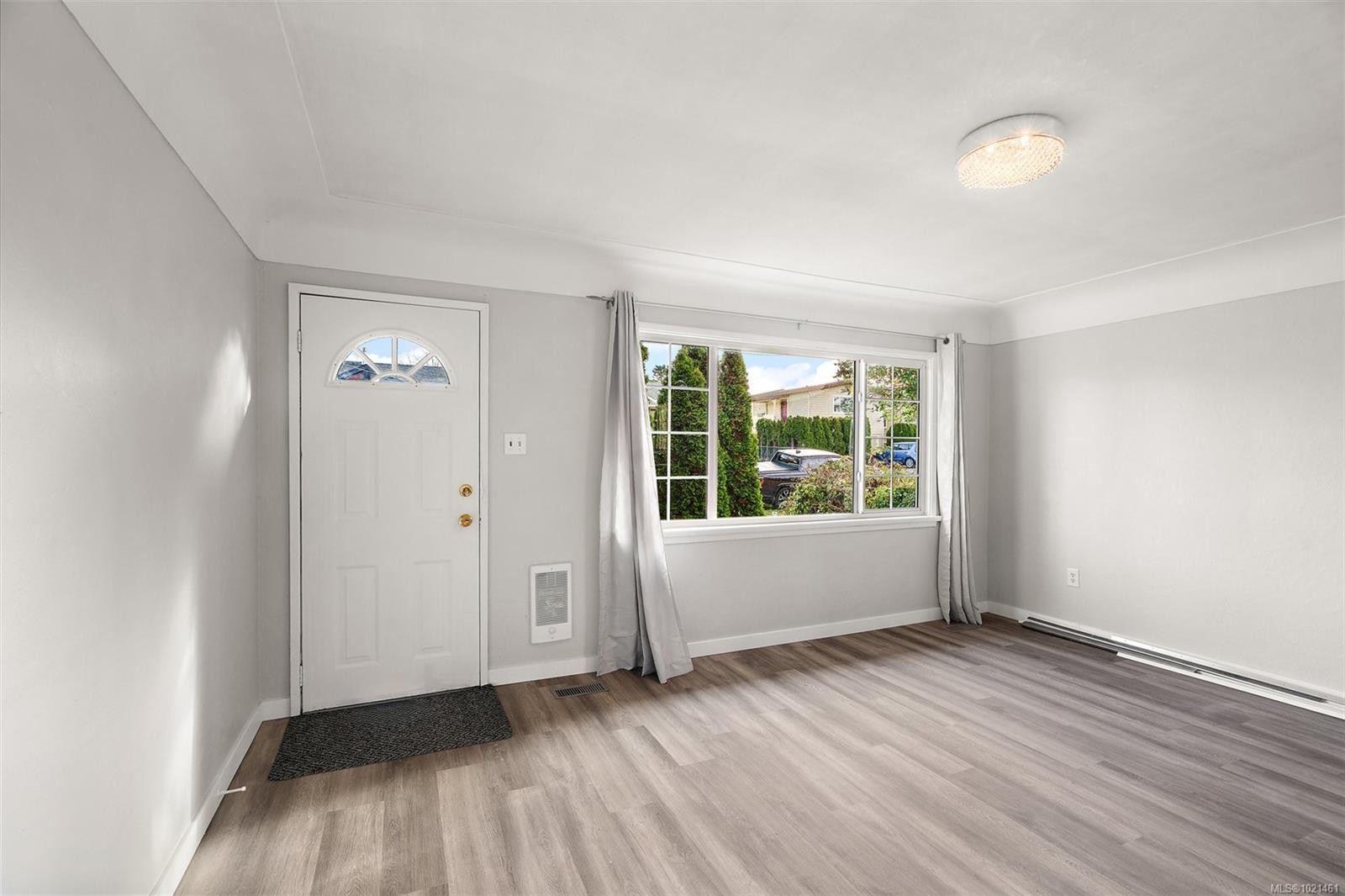 3020-3022 Donald St, Saanich, BC - Indoor Photo Showing Other Room