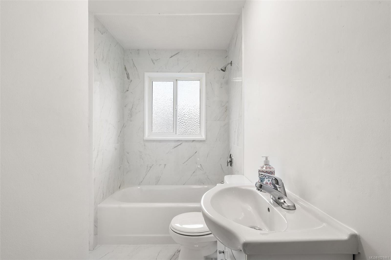 3020-3022 Donald St, Saanich, BC - Indoor Photo Showing Bathroom