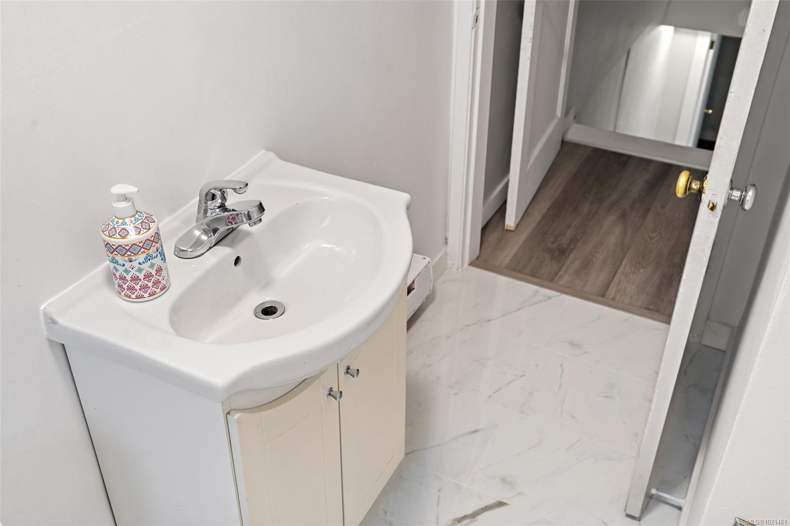 3020-3022 Donald St, Saanich, BC - Indoor Photo Showing Bathroom