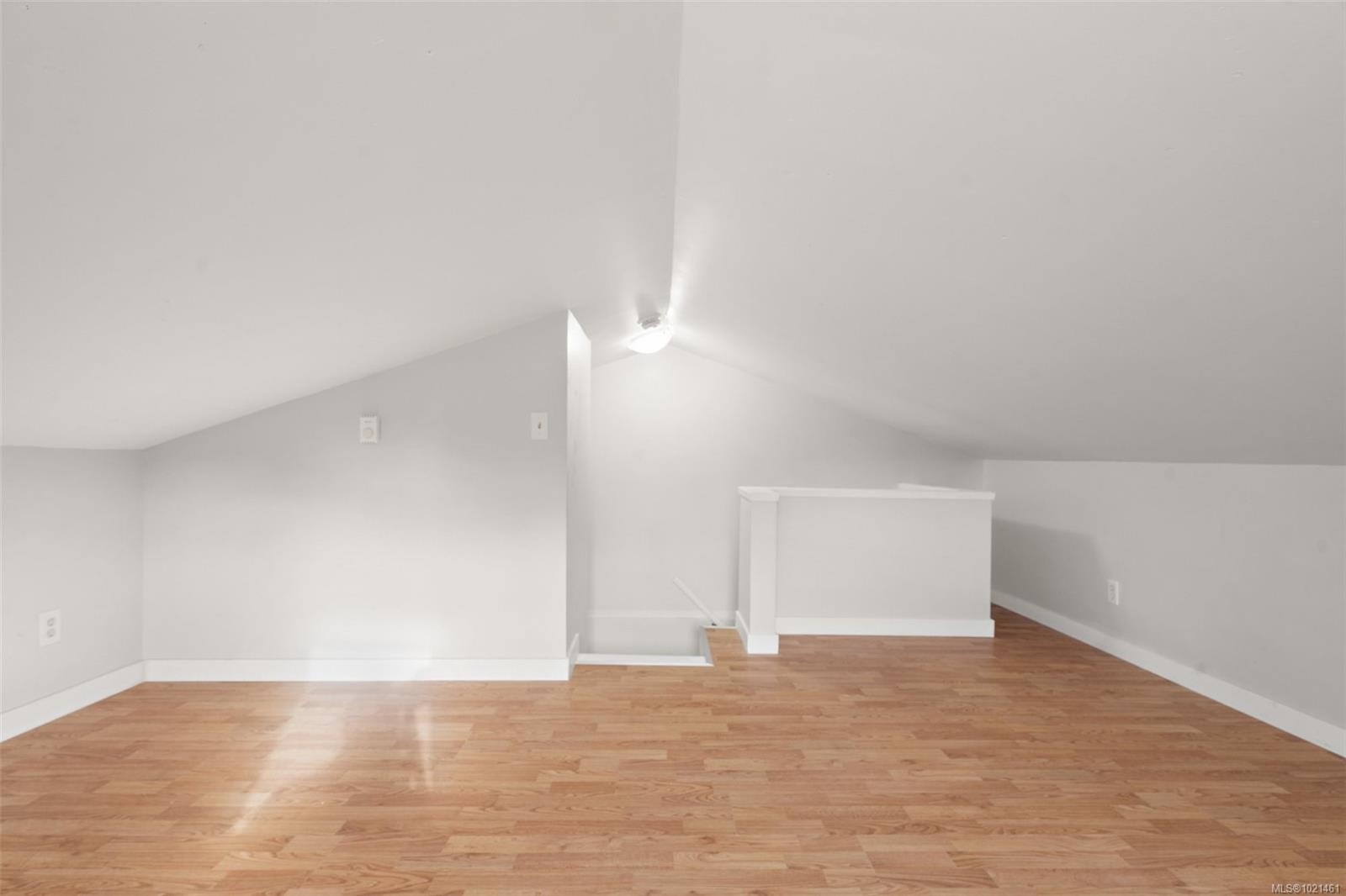 3020-3022 Donald St, Saanich, BC - Indoor Photo Showing Other Room